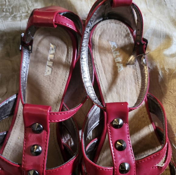 Alia Red Sandals - Picture 3 of 8